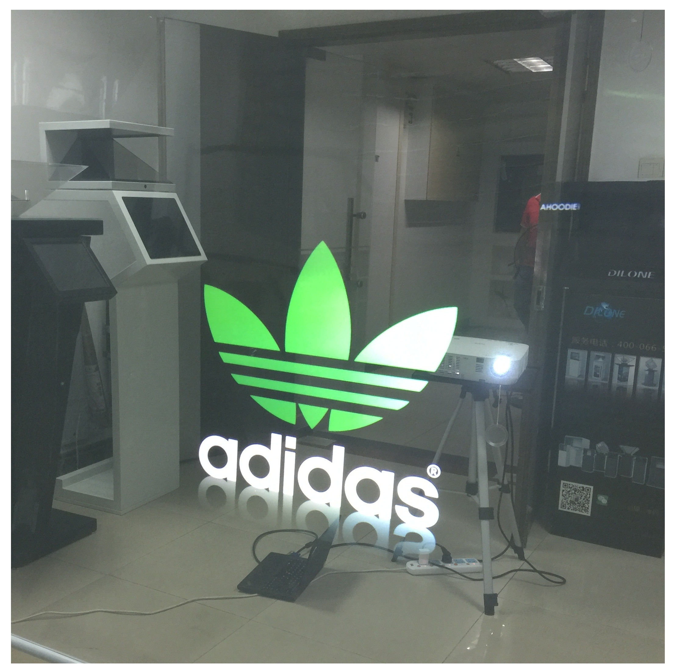 Self Adhesive 3D Holographic Transparent Rear Projection Film For Shop Window