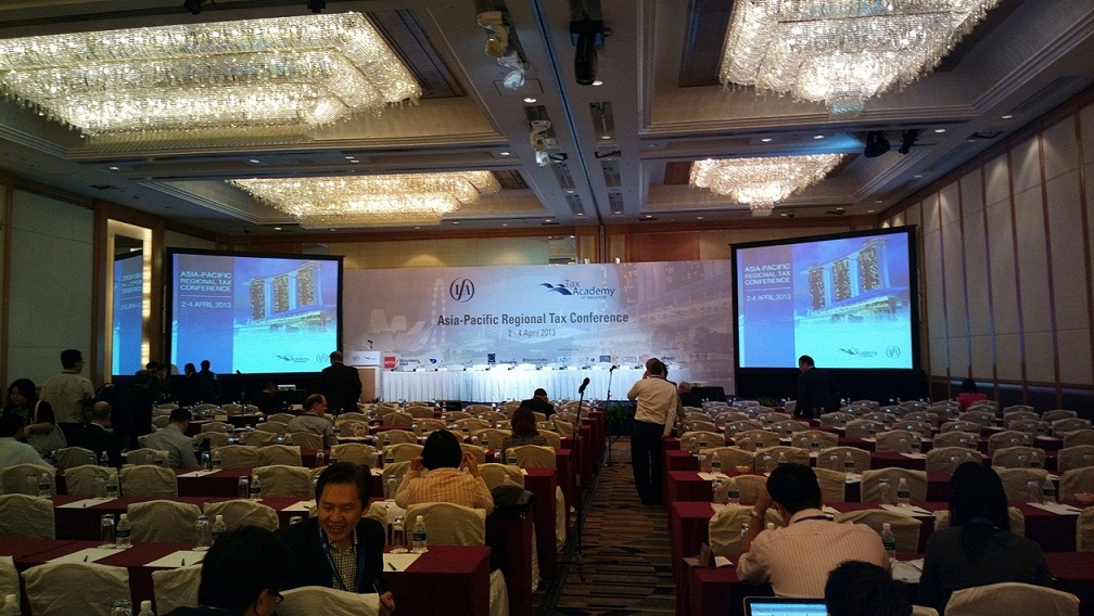 Fast Fold Projection Screen For Sale