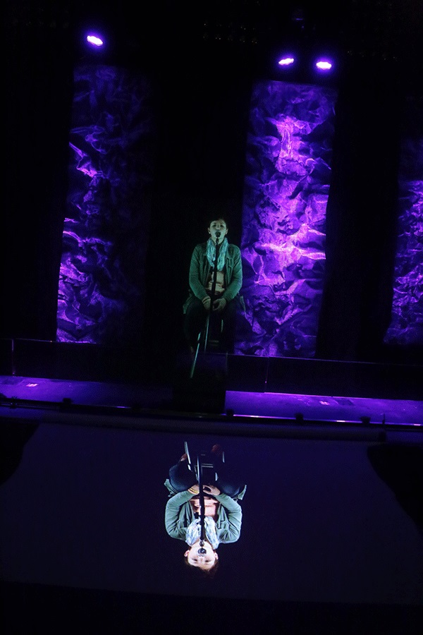 Hologram-and-bou(02-17-09-58-06)