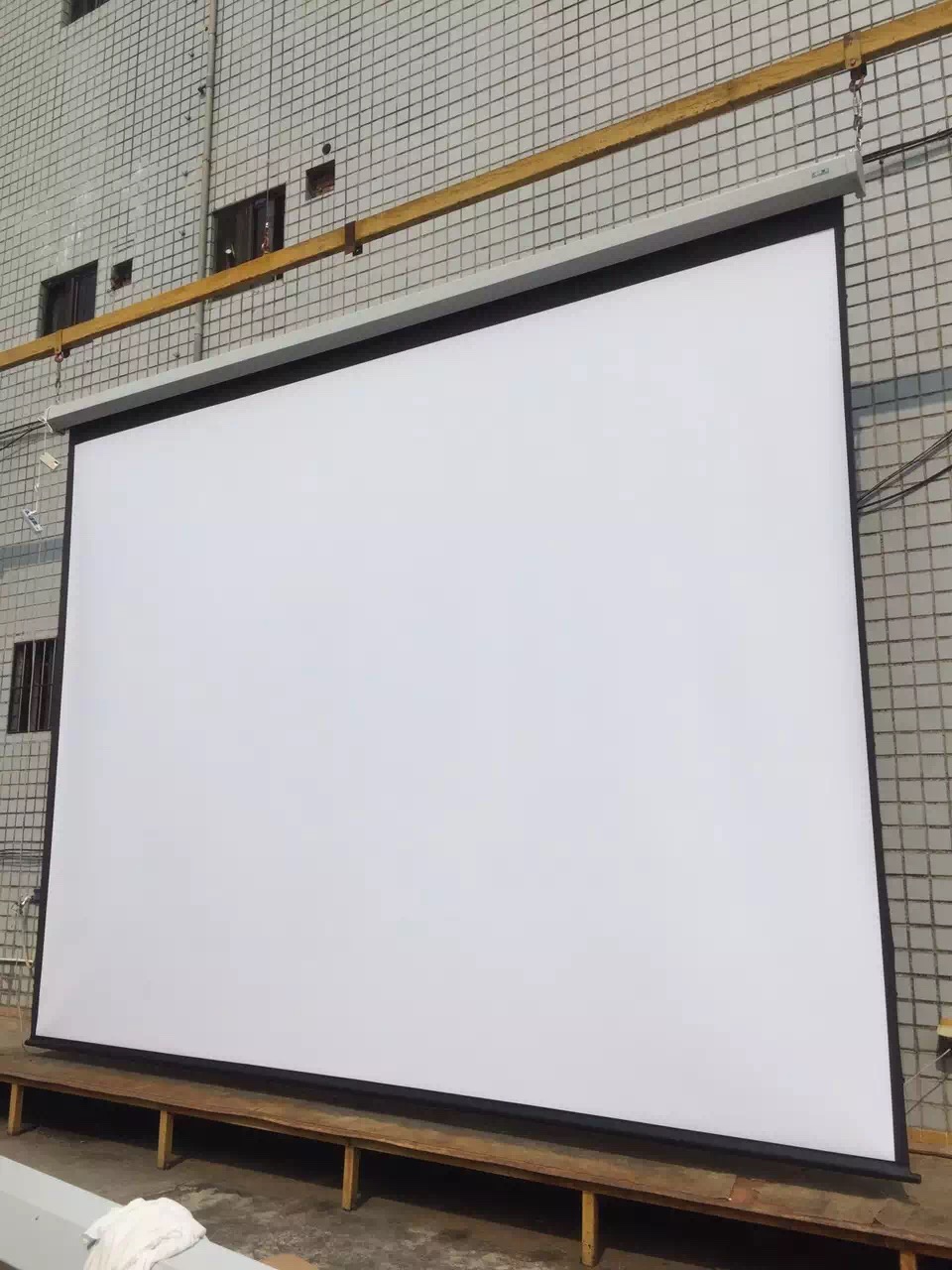China High Quality HD 400 Inch Large Motorized Projection Screen/Electric Projector Screen for Project