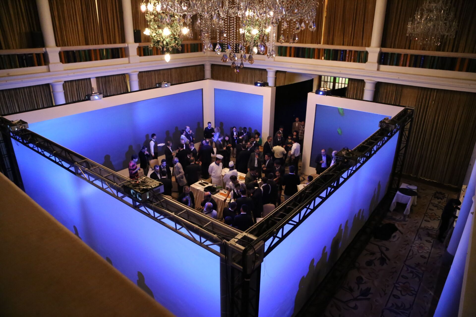 Eyelets Projector Screen