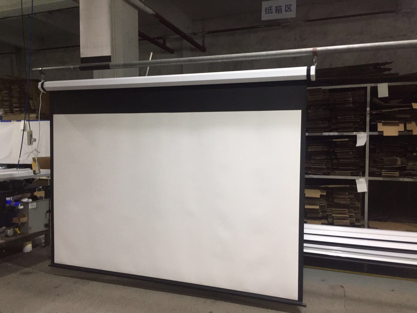 Best Motorized projection screen 2019 with competitive price